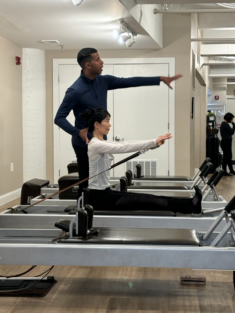 （アメリカNJ :Pilates Hausにて）Joseph Pilates のスタジオを受け継いだ Romana Kryzanowskaの系譜にある Brett Howardのもとで学ぶ。Classical Pilates USA™ Teacher Certification Program  