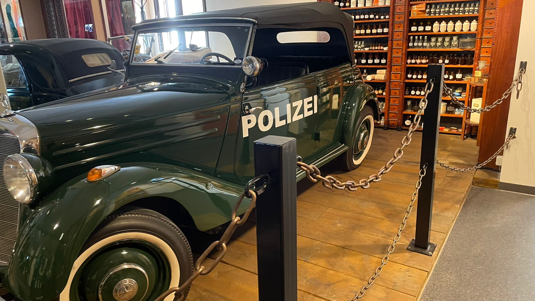 Mercedes Polizeifahrzeug