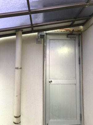 裏口に設置取付された防犯用監視カメラ【新潟市西区|老人ホーム】