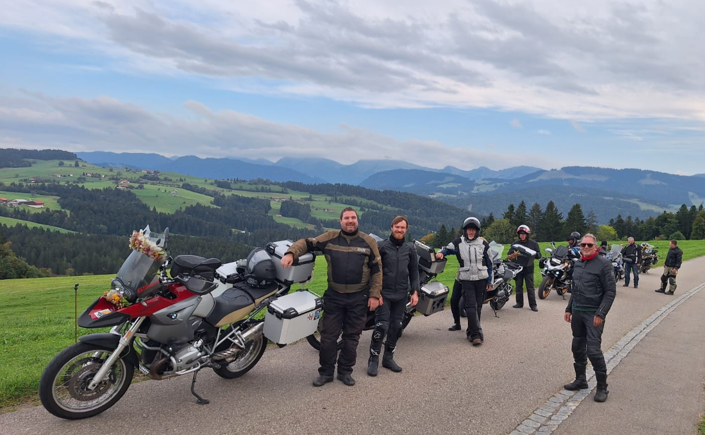 im Anschluss ging es noch übere ein paar schöne Straßen weiter mit der Tour