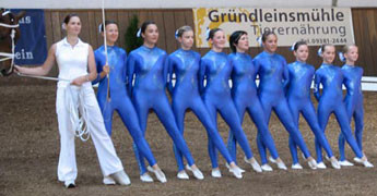 Birgit mit ihren erfolgreichen Mädels Vroni, Johanna, Lisa, Ina, Katharina, Freya, Laura, Sophia und Xenia bei ihrem ersten Start in Bayern: Fränkische Meisterschaft in Nürnberg = 4ter Platz beim C-Cup