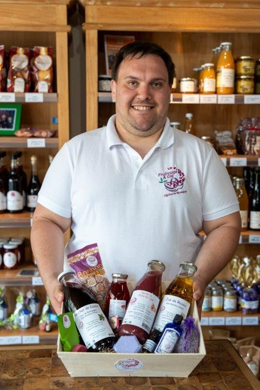 Lucas Olivier chez Fruirouge et Cie l'épicerie fermière au centre-ville de Nuits-Saint-Georges 40 Grande Rue