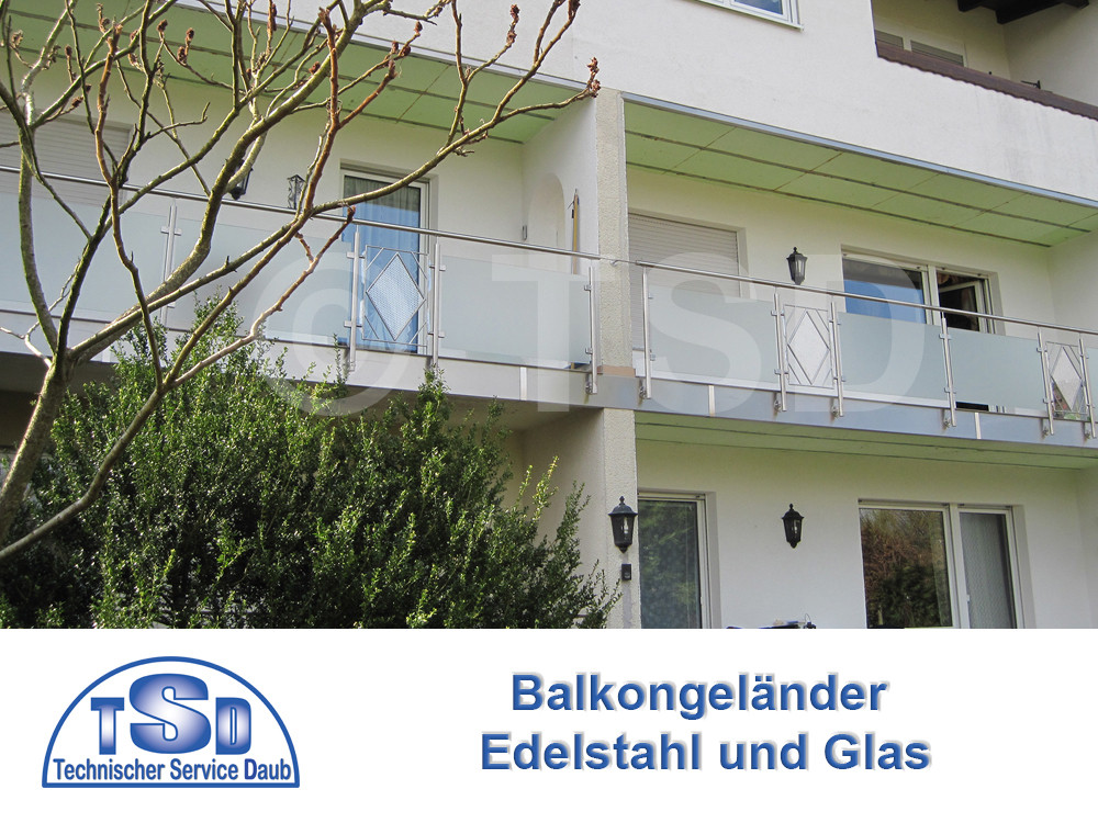 Balkongeländer aus Edelstahl und Glas