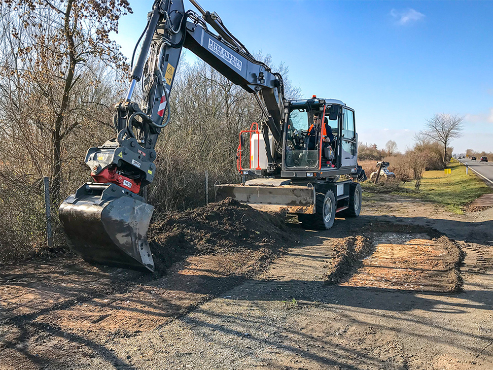 Mit Abstand Schritt für Schritt zum neuen Anglerparkplatz an der B26