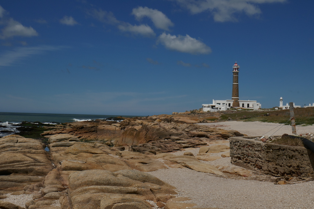 Le phare de Cabo Polonio 27 m de haut portée 20 miles