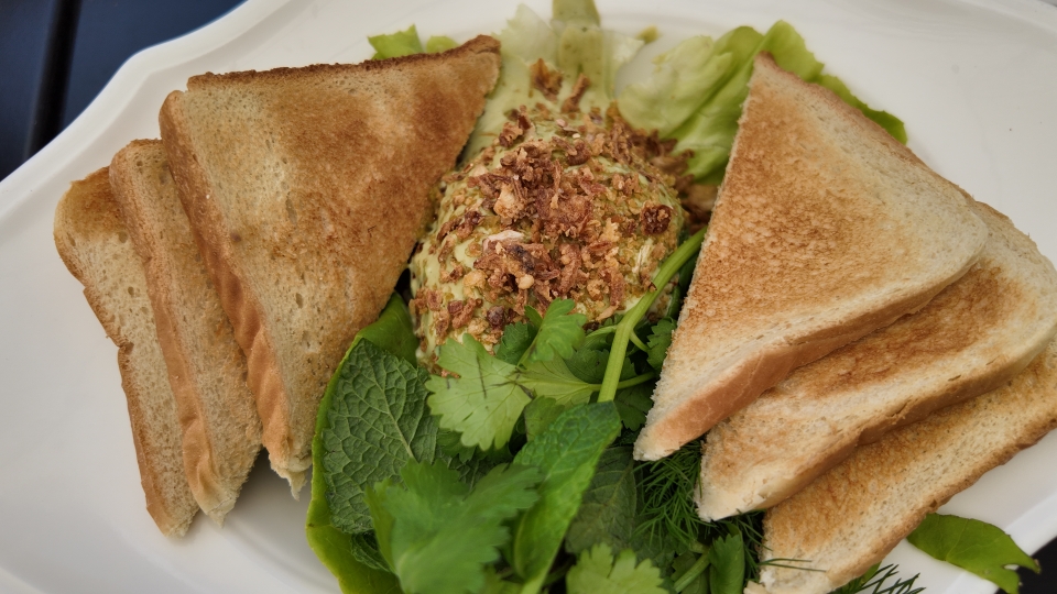 LARB SIEN Laotisches Beef Tratatataaa, Galgant, Zitronengras, Chilli, Majo