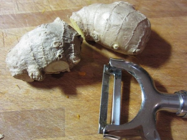 Asiatische Kürbiscremesuppe mit Zitronengras und knusprigen ...