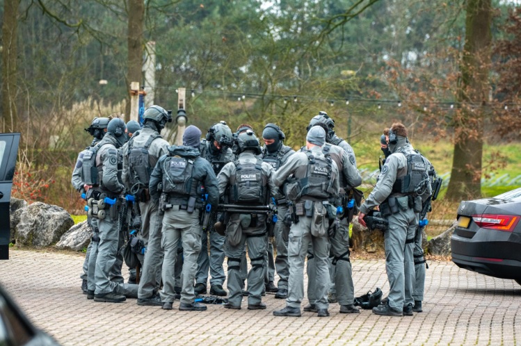 Dienst Speciale Interventies oefent in Slagharen