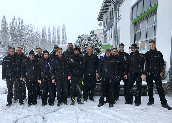 Team im Schnee