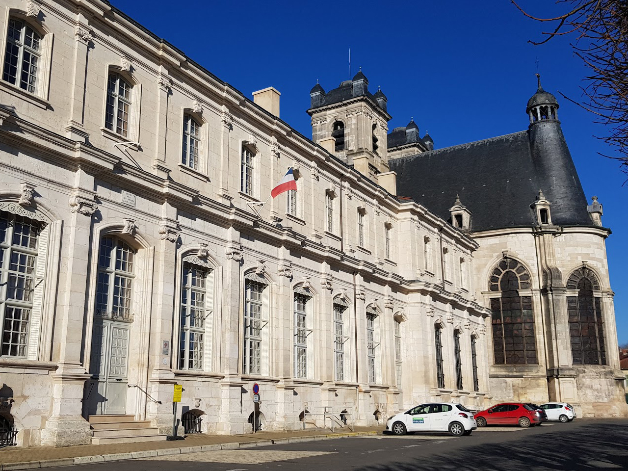 Façade est du grand corps de logis après restauration (© G. FILLION)