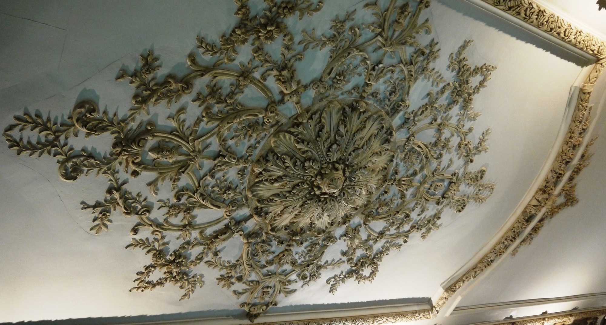 Ein Teil der Decke des großen Saals