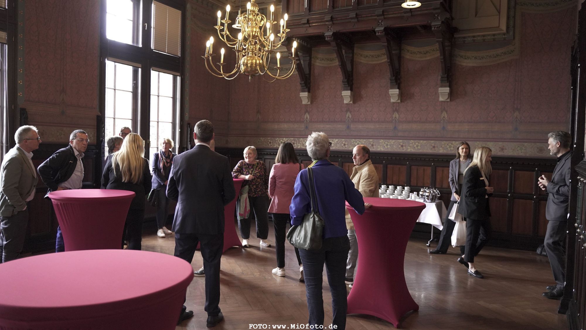 Gäste im Oldenburger Rathaus, Foto:MiOfoto.de