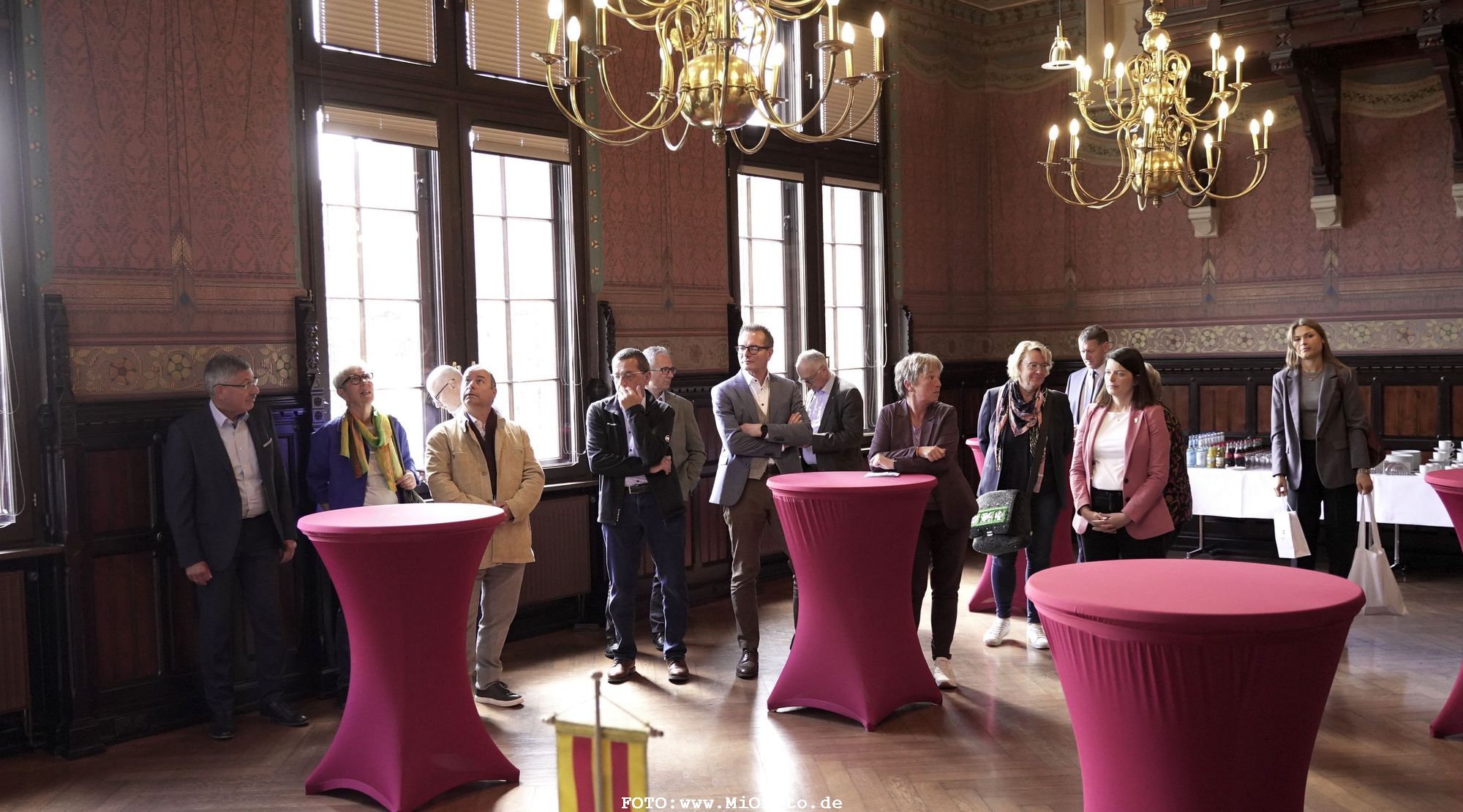 Gäste im Oldenburger Rathaus, Foto:MiOfoto.de