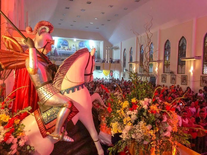 Foto pelo portal de notícias G1 - Igreja de São Jorge em Quintino Lotada dia 23-04-2019