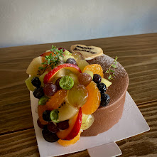 富士宮市のケーキカフェcafe verbの季節のこぼれるフルーツショコラバースデーケーキ