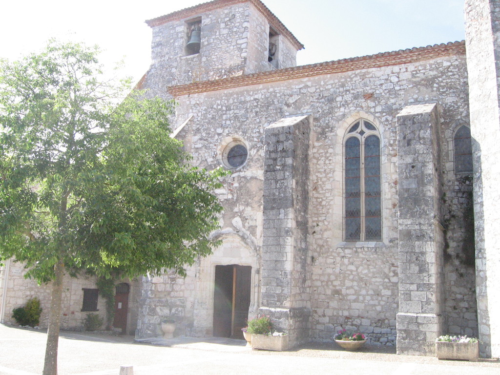 Pujols, son Eglise, c'est vraiment un très beau village à découvrir