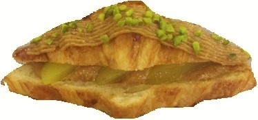Croissant garni crème d'amande pistache  et abricots  sirop 