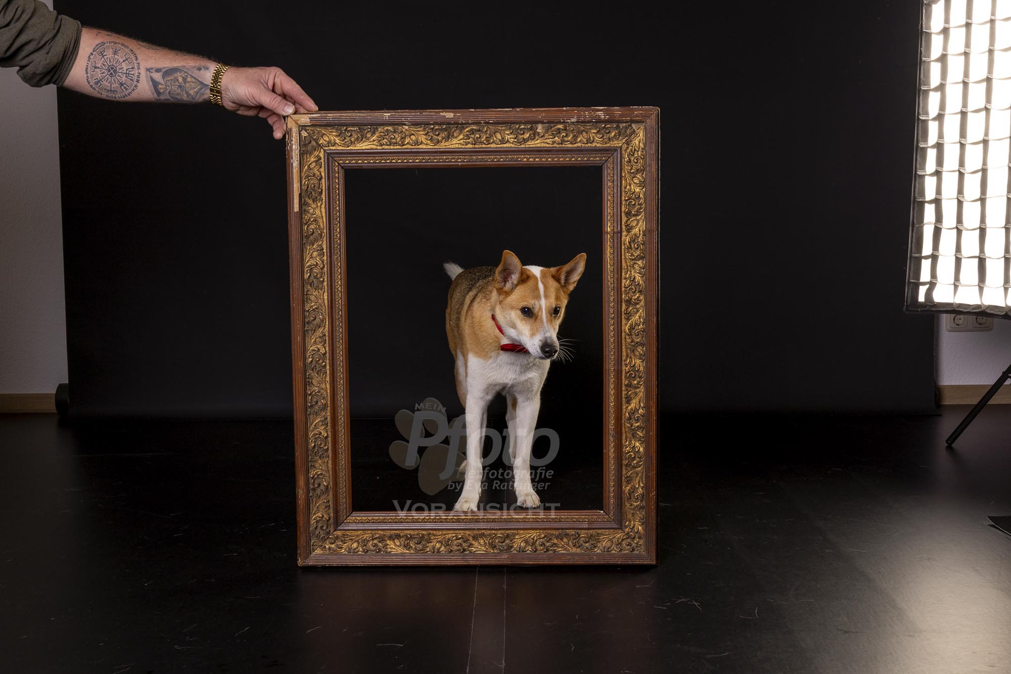 825