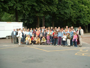 Eglise Dunkerque 2004 - Une sortie d'église !