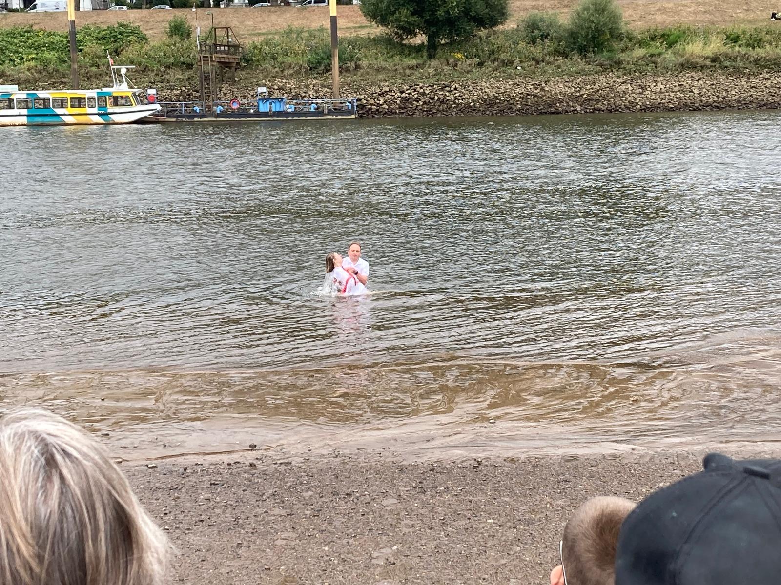 Taufe an der Weser