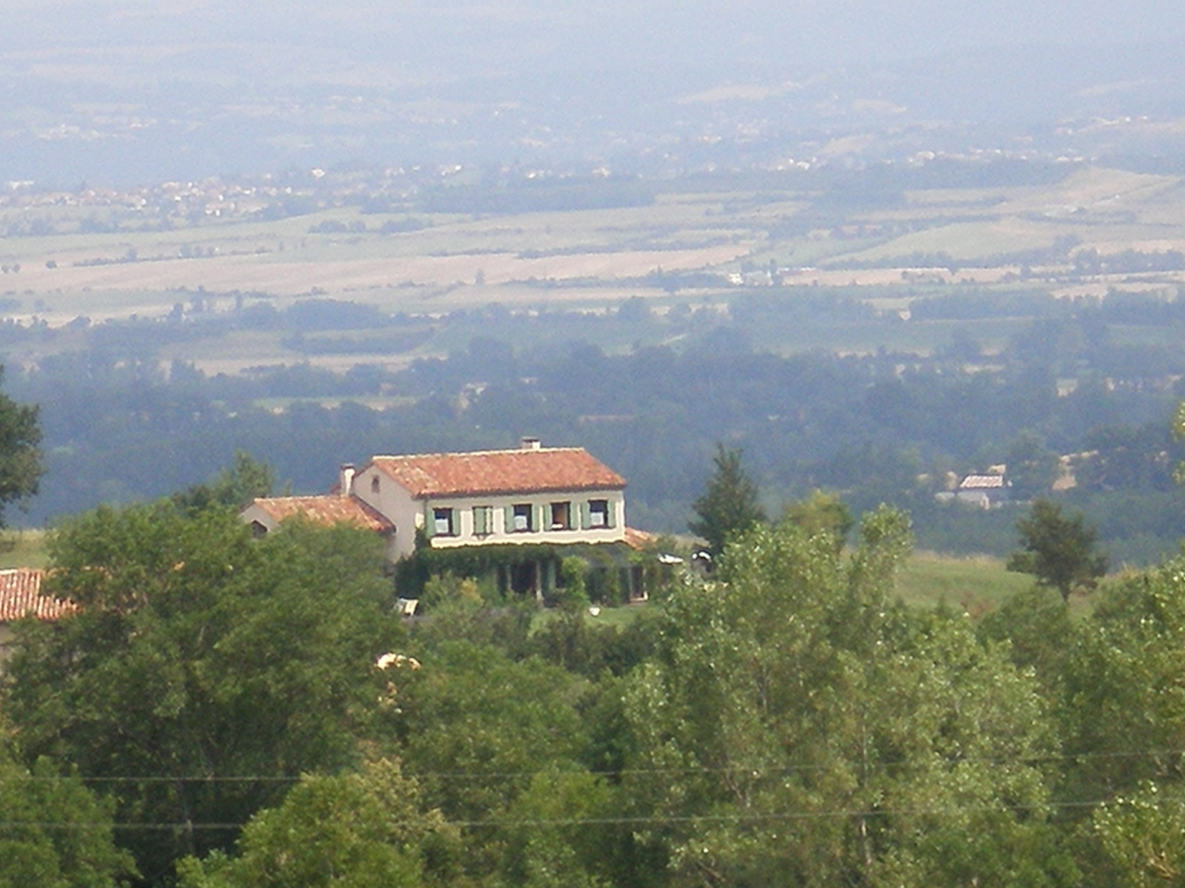 la maison d'hôtes vue du sud ouest de la Montagne noire