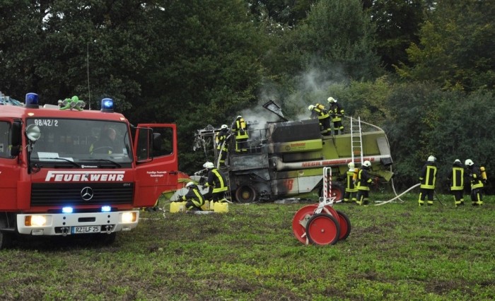 Mähdrescherbrand in Hollenbek, 2010