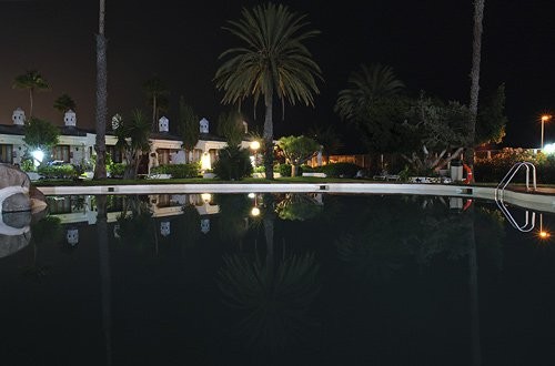 Sahara Beach Club bei Nacht