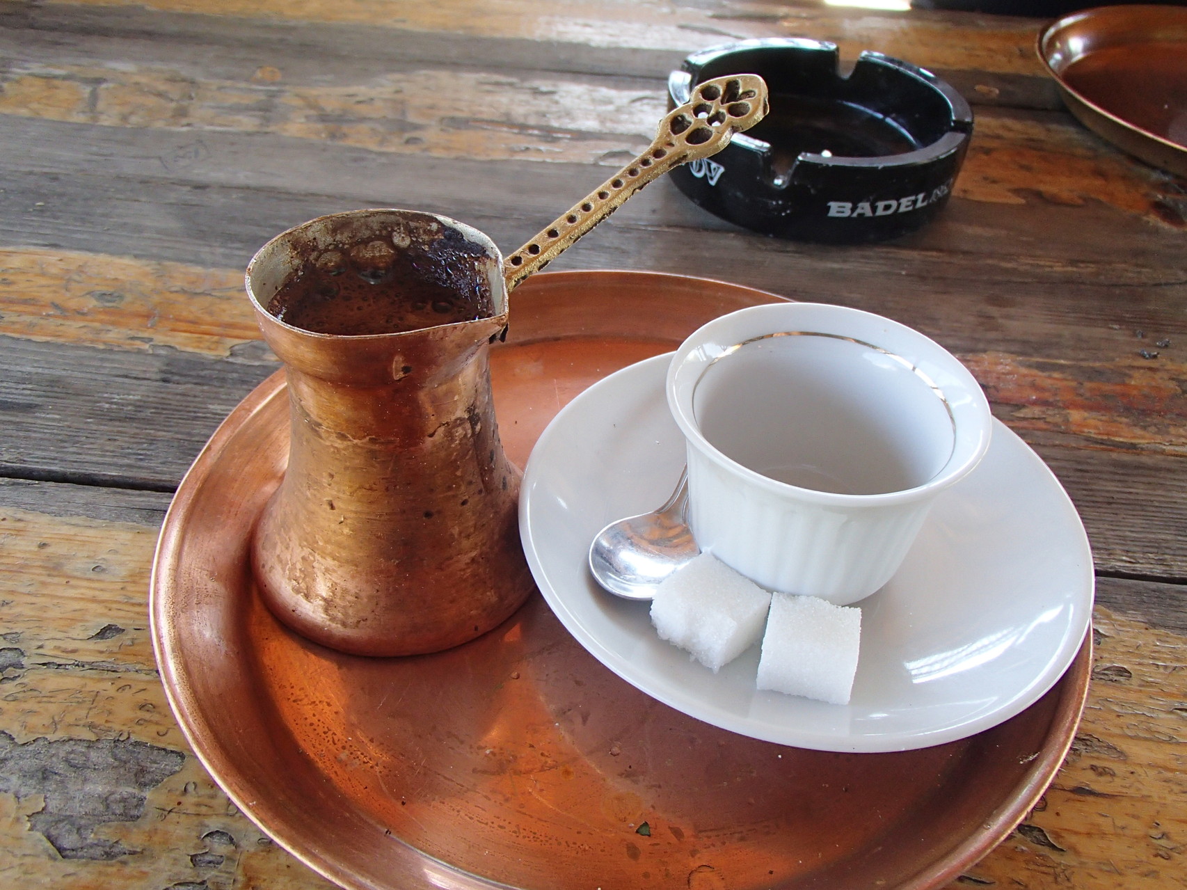 Vor der Besteigung gab es einen echten bosnischen Kaffee