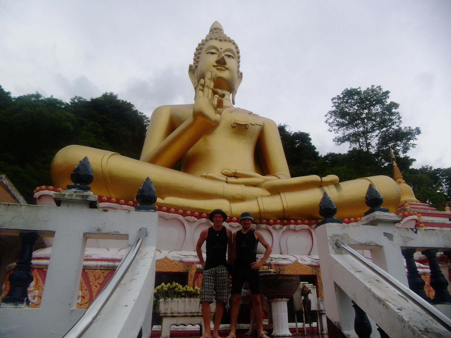 Besuch eines buddhistischen Tempels