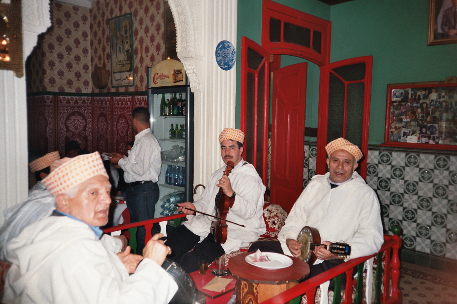 Marokkanische Untermalung beim Dinner - Die Band spielte so gut wie sie alt war.