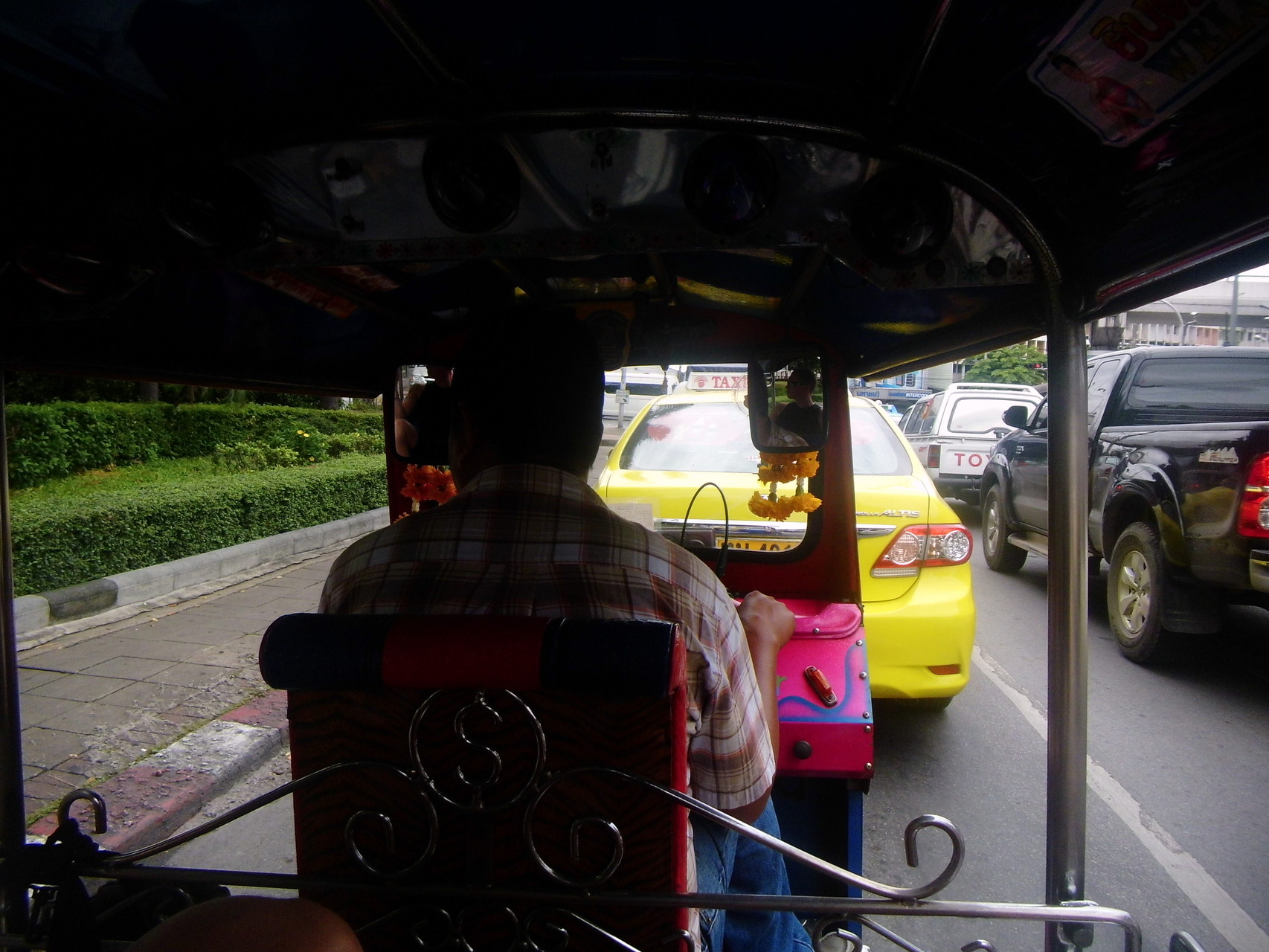 Der Tuk Tuk Fahrer hieß Mr. Long. Unser Guide und auch Freund für Bangkok