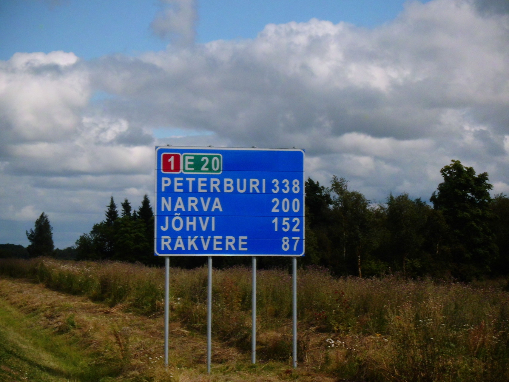 Der Grenzübergang war vom estnischen Ort Narva geplant. In weiter Ferne war erstmals ein anderes Ziel ausgeschildert: Das russische St. Petersburg