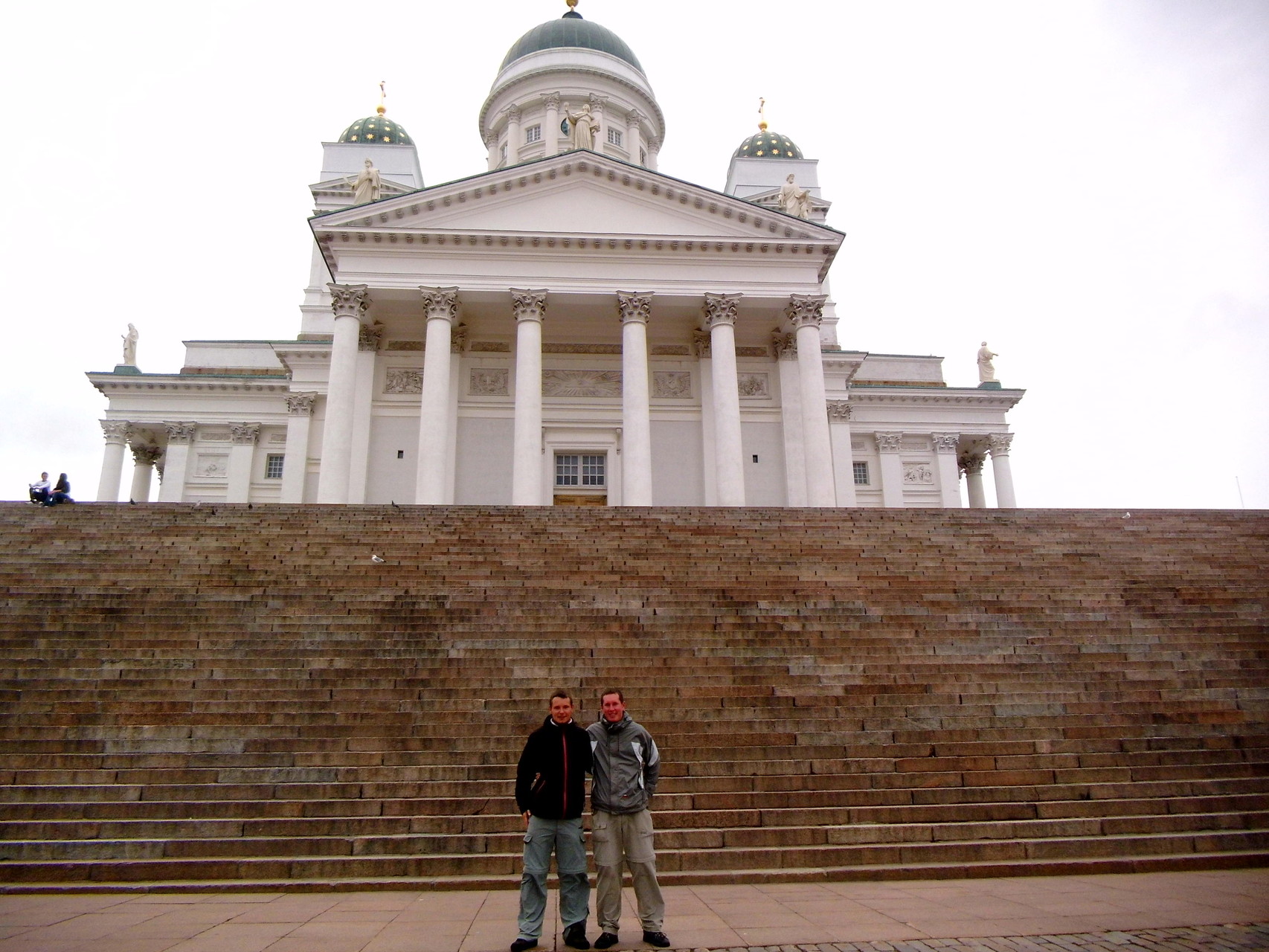 Zusammen an der Kathedrale in Helsinki