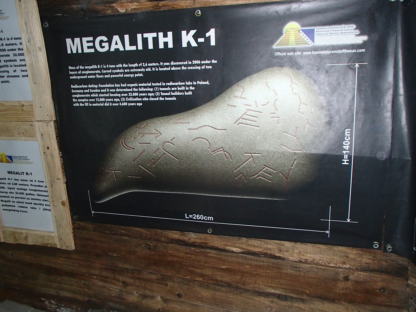 Auf einigen Steinen fanden sich altertümliche Runen/Schriftzeichen