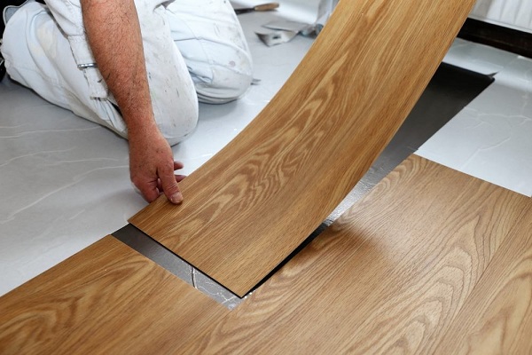 PVC vloer leggen: zelf doen of laten leggen door De Laminaat Koning?