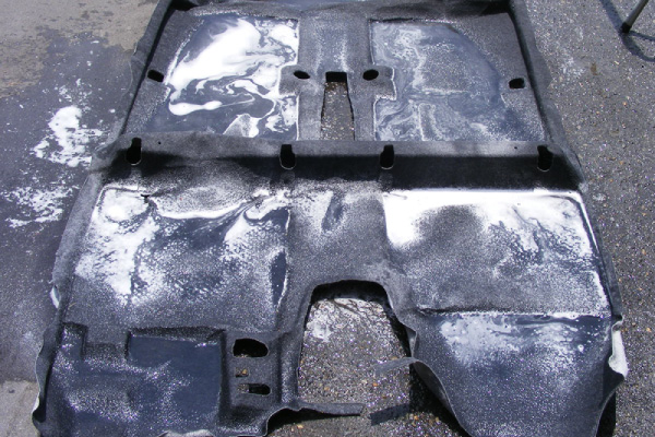 フロアマット洗浄｜車内の特殊クリーニング【カーフレッシュ新潟】