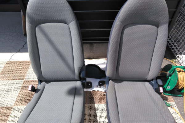 シートの取り外し洗浄｜車内の特殊クリーニング【カーフレッシュ新潟】