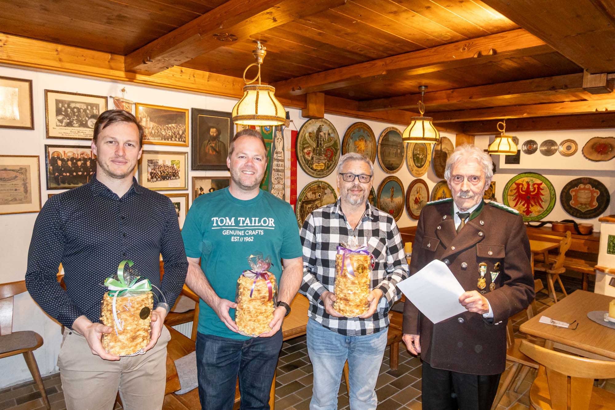 Luftgewehr stehend aufgelegt - 3. Paul Koller, 2. Christopher Holaubek, 1. Günther Rothleitner und OSM Pepi Daxerer
