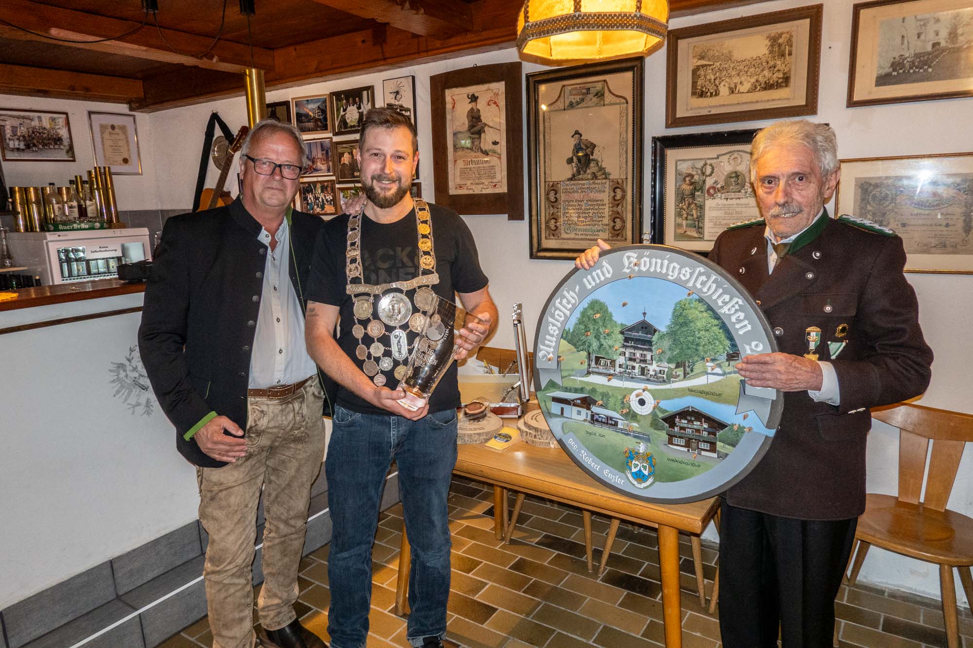 Alter Schützenkönig Klaus Scherbichler, neuer Schützenkönig Andi Trainer, OSM Pepi Daxerer