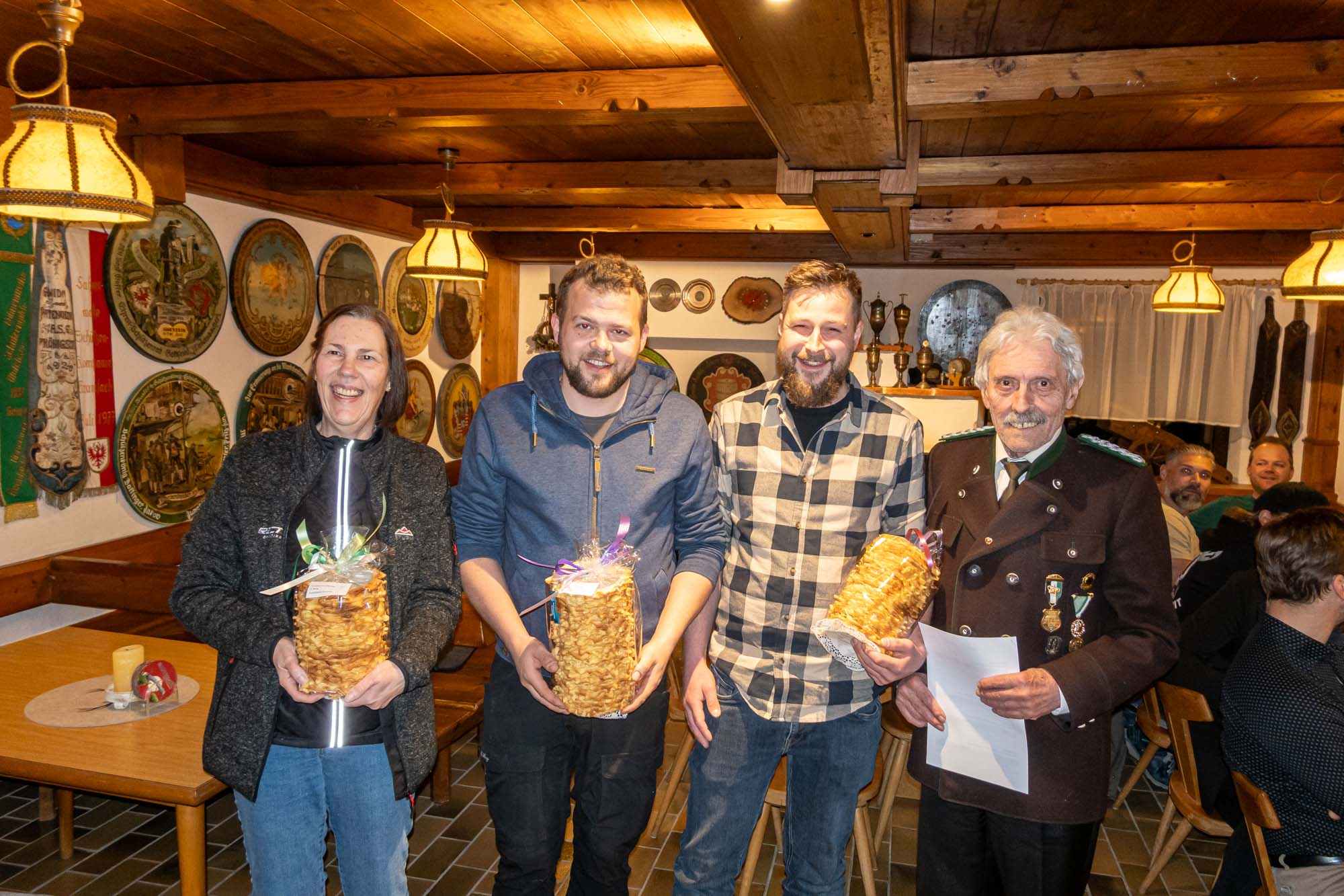 Luftgewehr sitzend aufgelegt - 3. Susanne Rothleitner, 1. Florian Zöttl, 2. Andreas Trainer und OSM Pepi Daxerer
