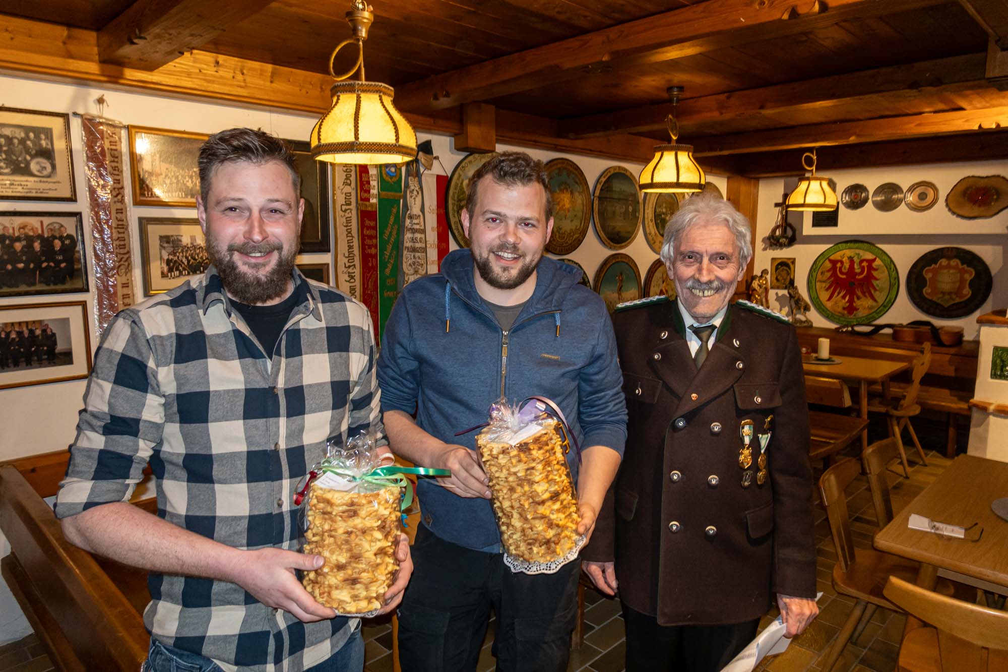 Luftpistole stehend frei - 3. Andreas Trainer, 1. Florian Zöttl und OSM Pepi Daxerer