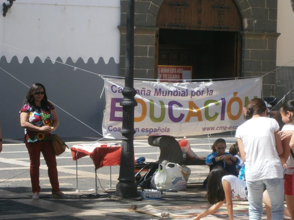 Como invitada para contar un cuento relacionado con la campaña 2013 de la SAME, convocada,organizada y llevada a cabo por la ONG Entreculturas Canarias- "Sin maestros no hay escuelas"- Pon tu profe en el mapa. 