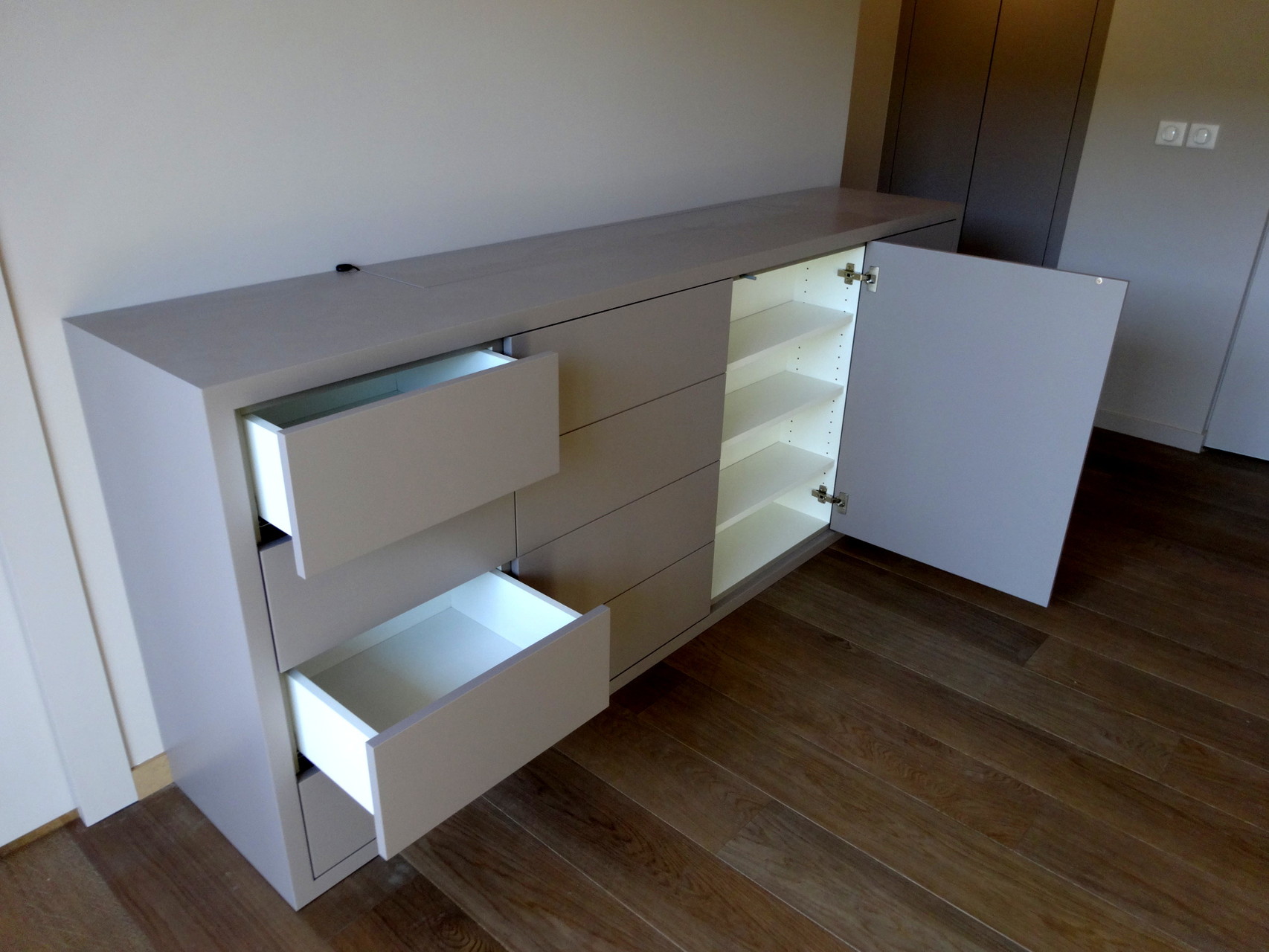 Meuble TV + rangements tiroirs et portes