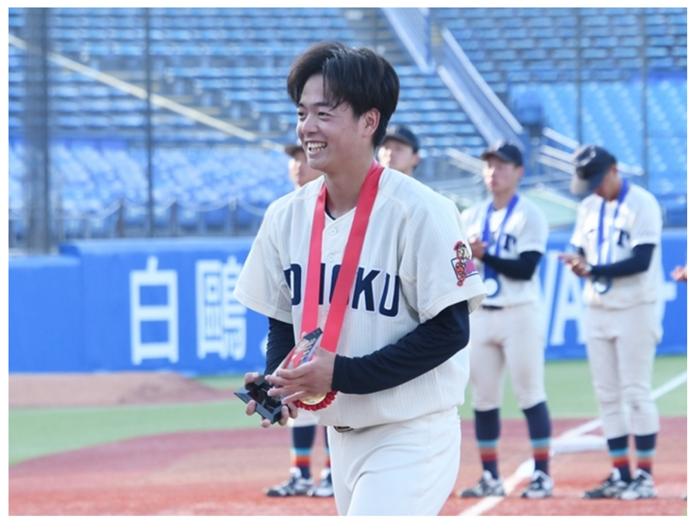 最優秀投手賞を獲得した櫻井 頼之介君(東北福祉大)