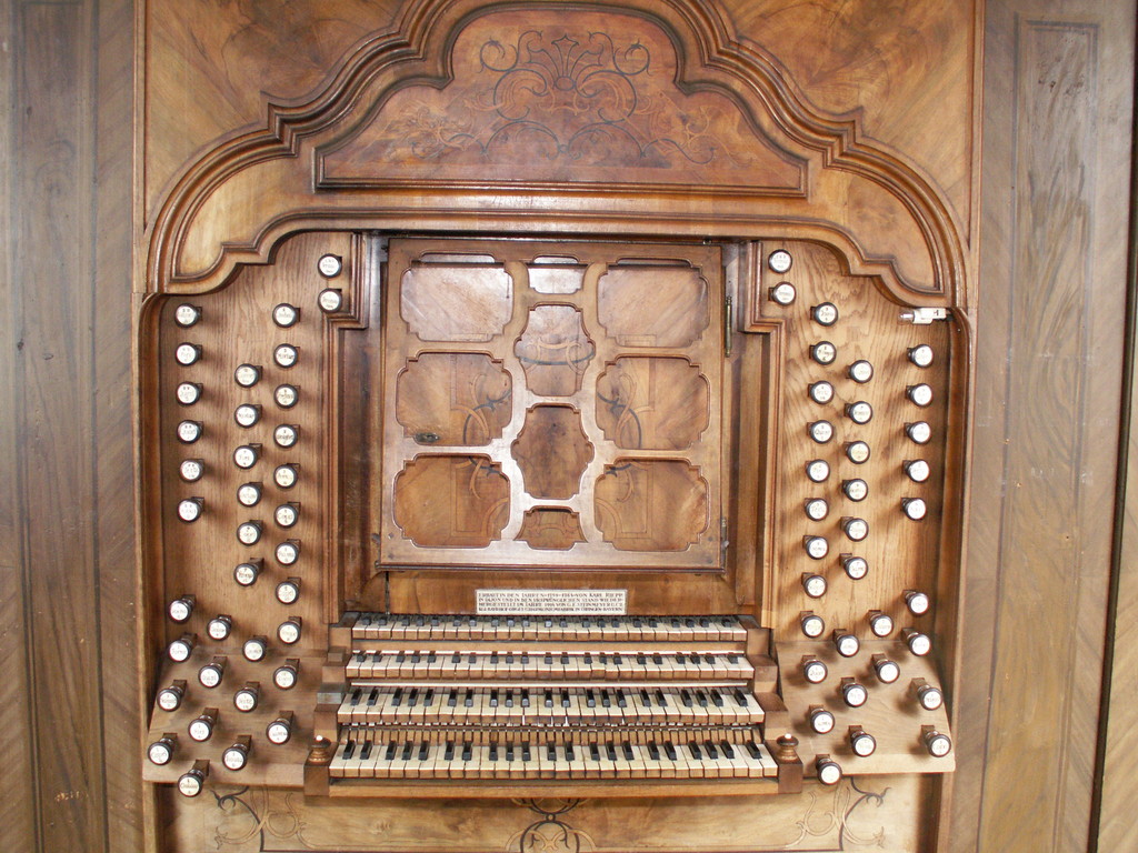 Spieltisch der Riepp-Orgel
