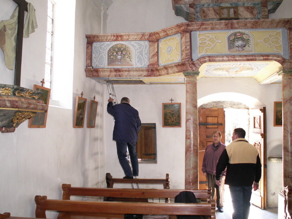 Zugang zur Orgel erfolgt über eine halsbrecherische Leiter