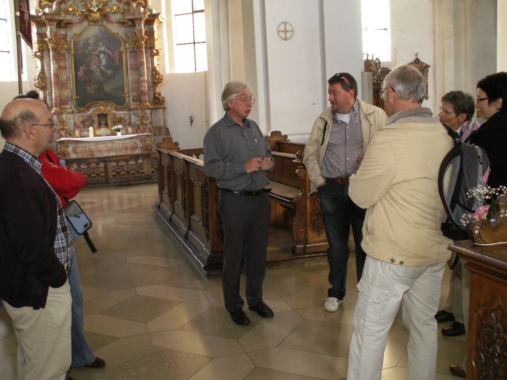 Der Organist Ulrich Höflacher begrüsst und herzlich