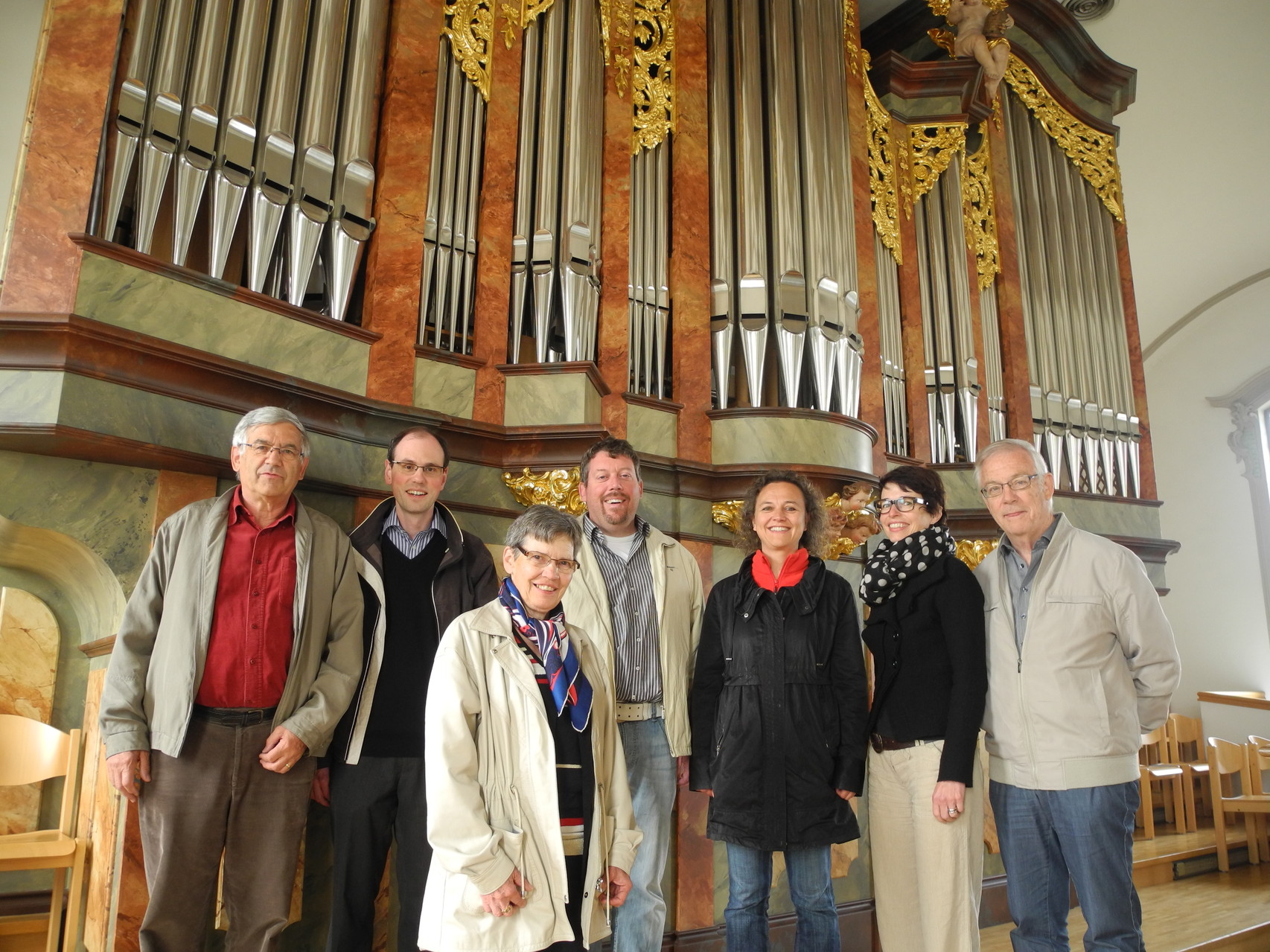 Organistenteam vor der Späth-Orgel (2013) in Niederbüren