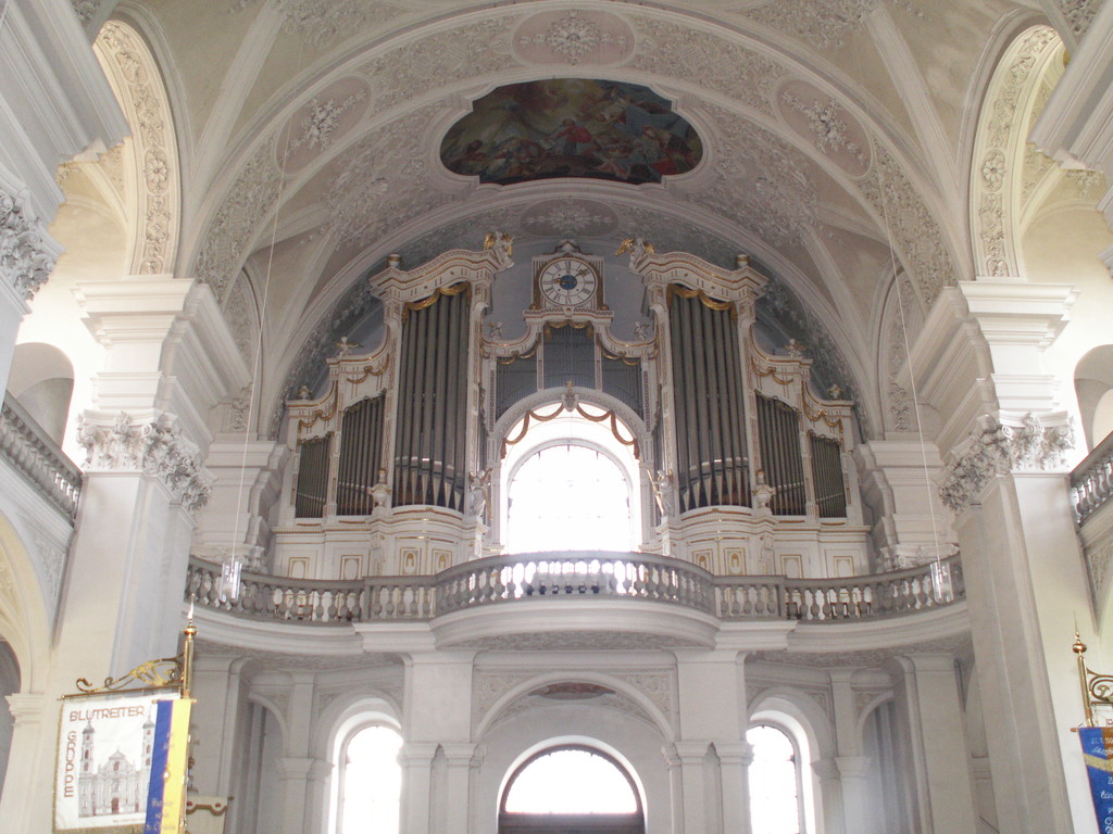 Blick zur Holzhey-Orgel in Weissenau