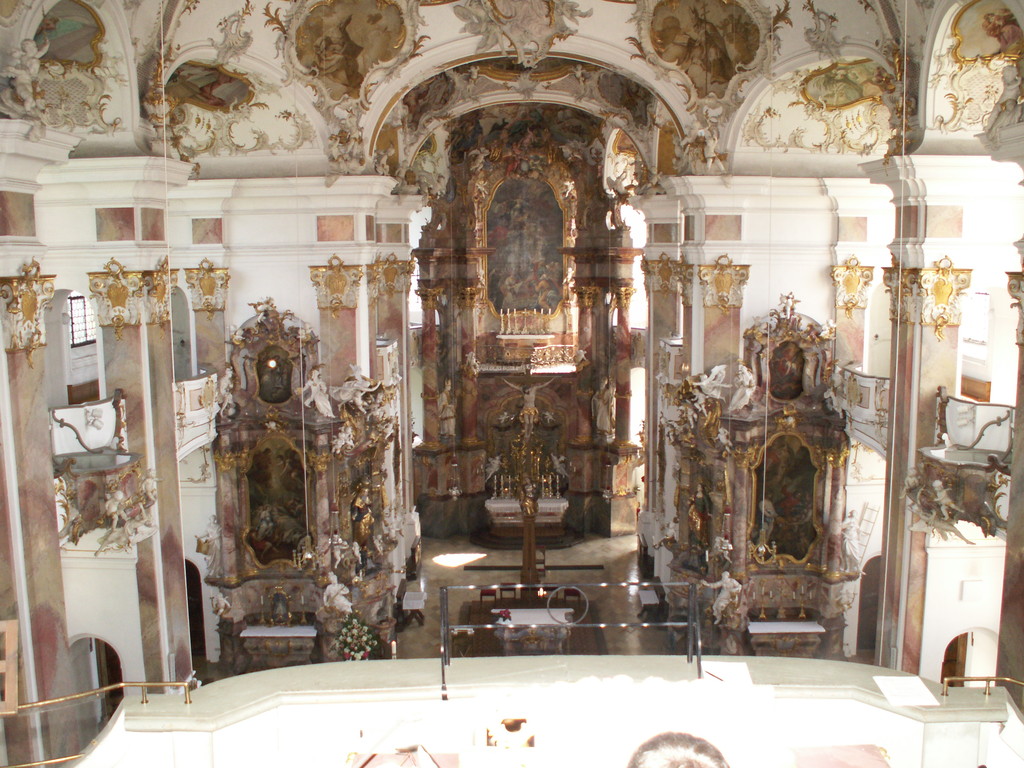 Blick in den barocken Kirchenraum
